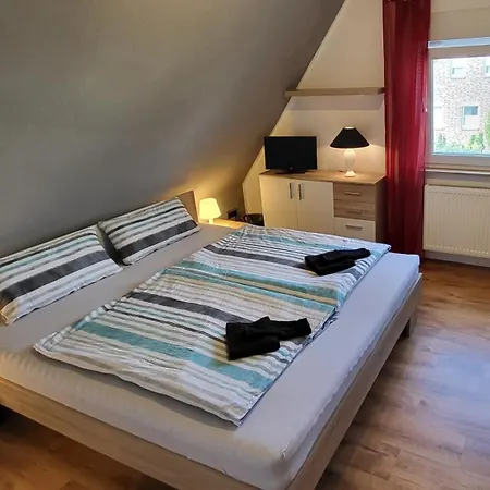 Homestay Privates Doppelzimmer Bei Der Weser-ems Halle Oldenburg