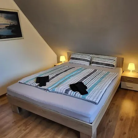 Privates Doppelzimmer Bei Der Weser-ems Halle