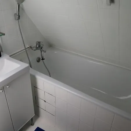 Privates Doppelzimmer Bei Der Weser-ems Halle * Oldenburg